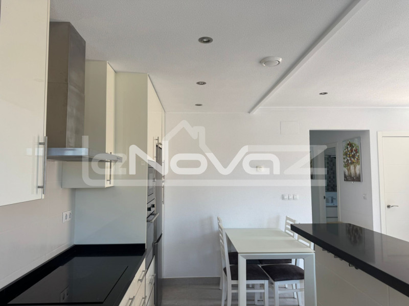 Kétszintes, két hálószobás bungaló Lomas de Cabo Roigban. #2022