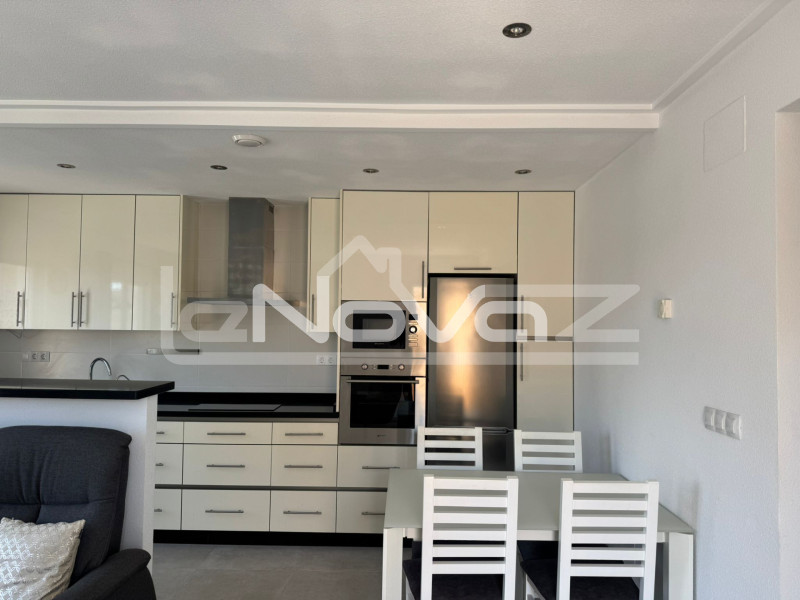 Kétszintes, két hálószobás bungaló Lomas de Cabo Roigban. #2022