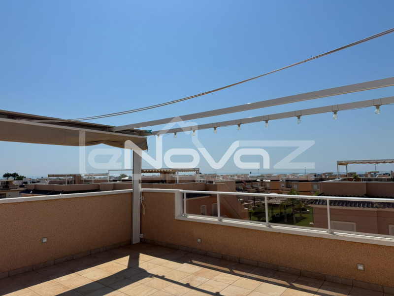 Kétszintes, két hálószobás bungaló Lomas de Cabo Roigban. #2022