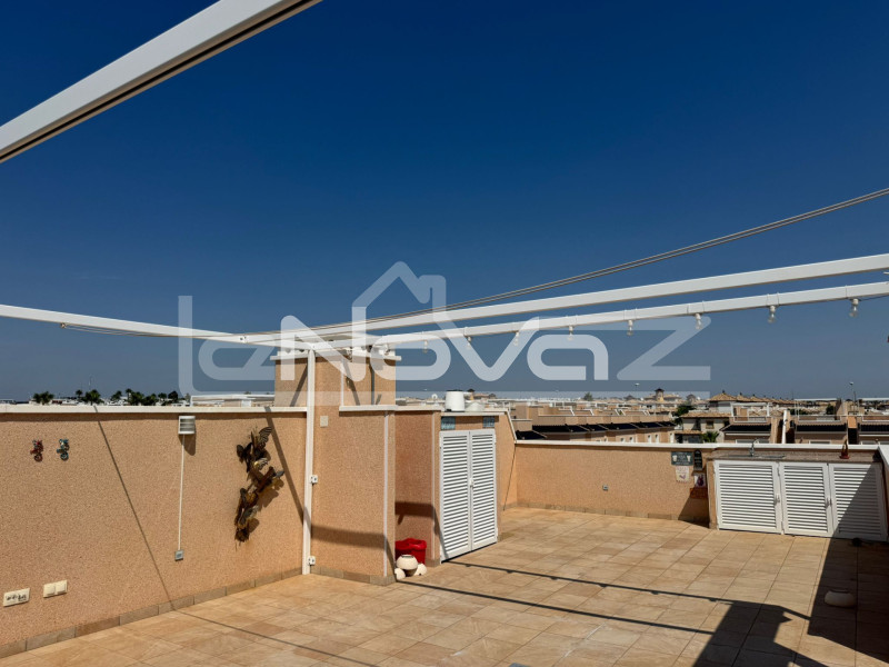 Kétszintes, két hálószobás bungaló Lomas de Cabo Roigban. #2022