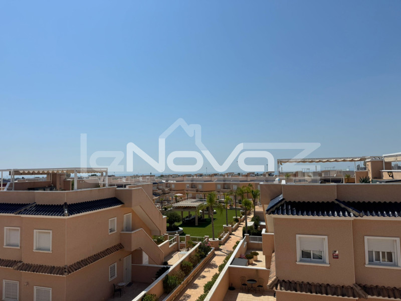 Kétszintes, két hálószobás bungaló Lomas de Cabo Roigban. #2022