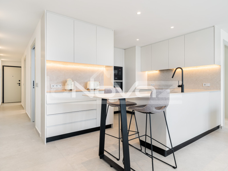 Penthouse on the first line of the beach in Torrevieja. #2023