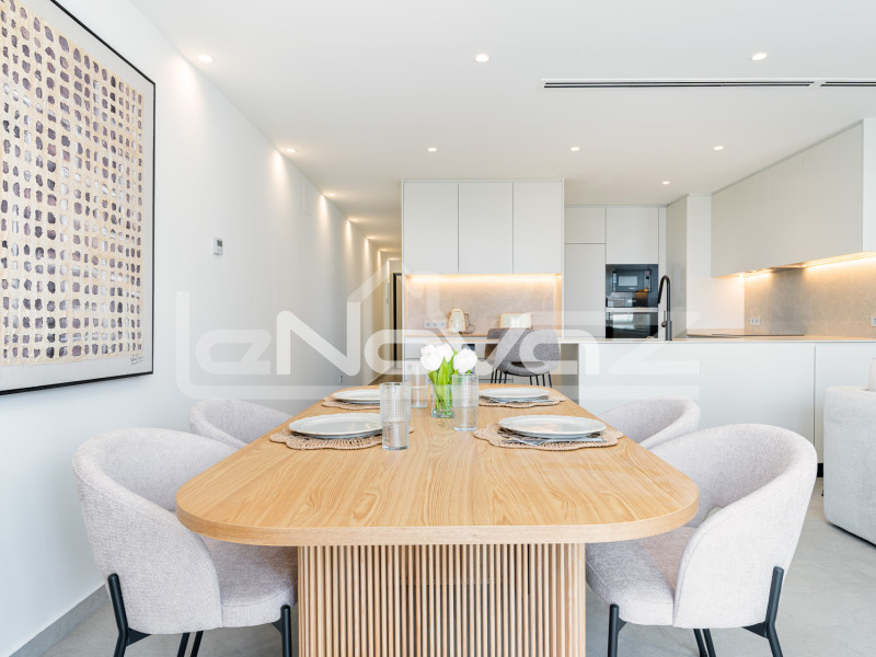 Penthouse on the first line of the beach in Torrevieja. #2023