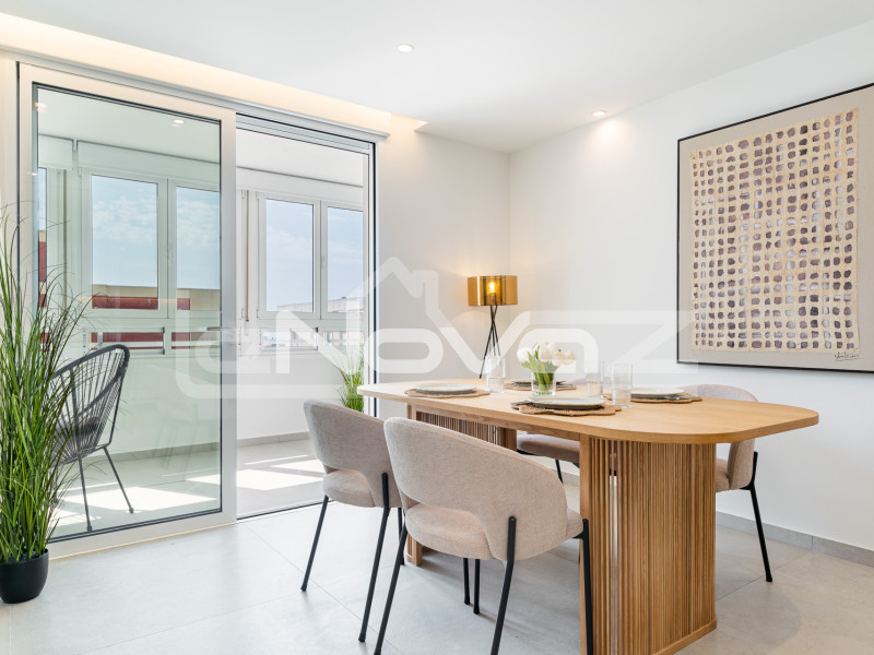 Penthouse on the first line of the beach in Torrevieja. #2023
