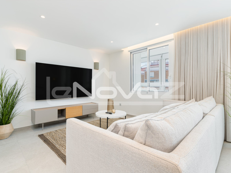 Penthouse on the first line of the beach in Torrevieja. #2023