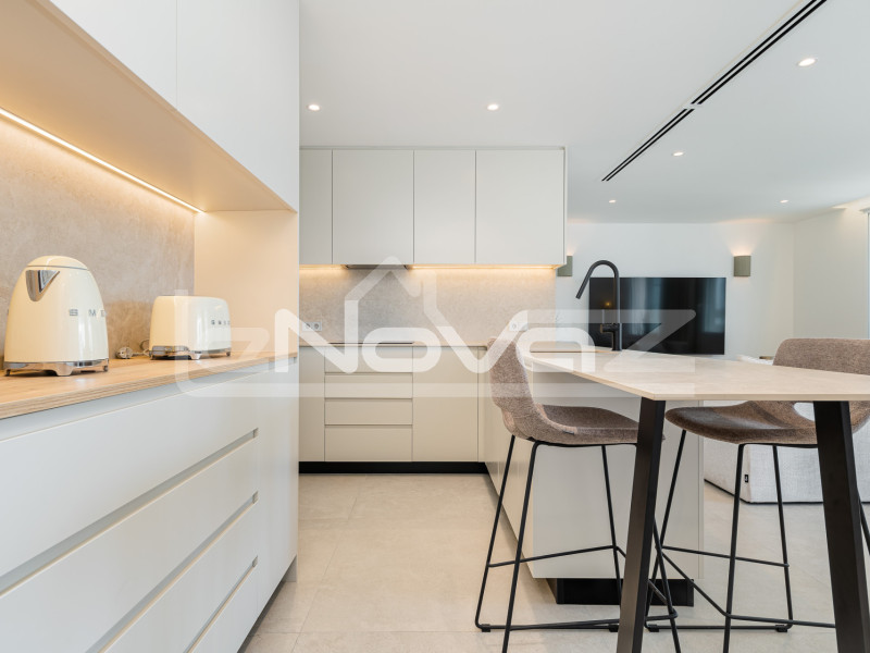 Penthouse on the first line of the beach in Torrevieja. #2023