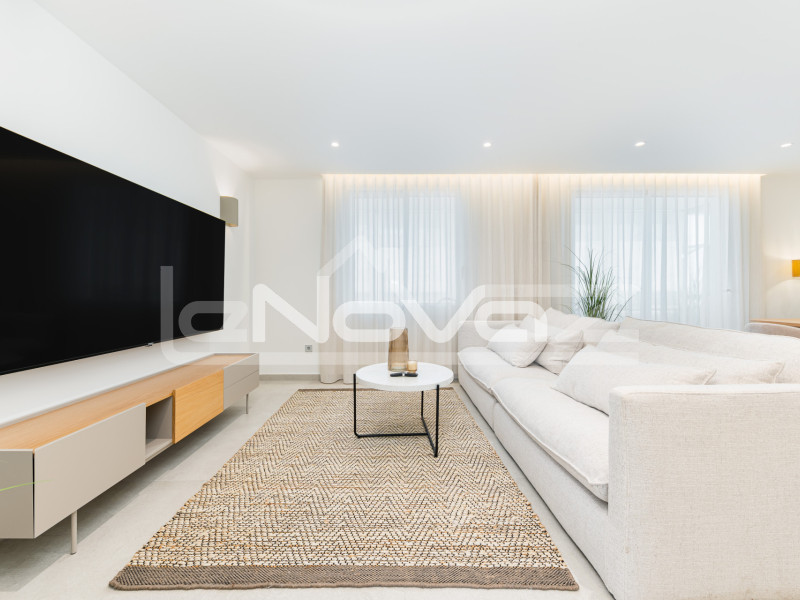 Penthouse on the first line of the beach in Torrevieja. #2023