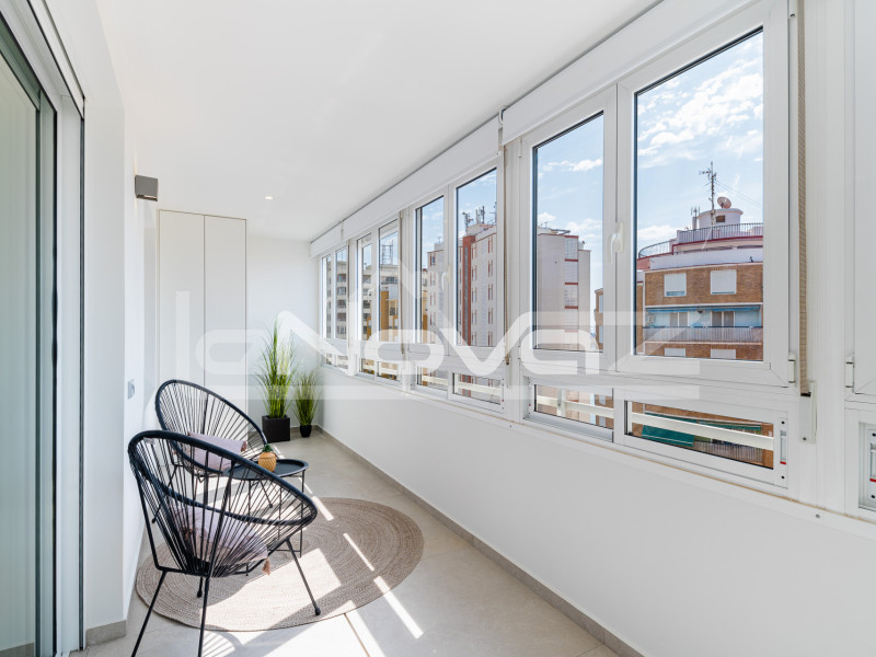 Penthouse on the first line of the beach in Torrevieja. #2023