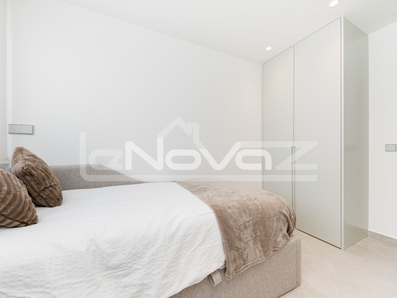 Penthouse on the first line of the beach in Torrevieja. #2023