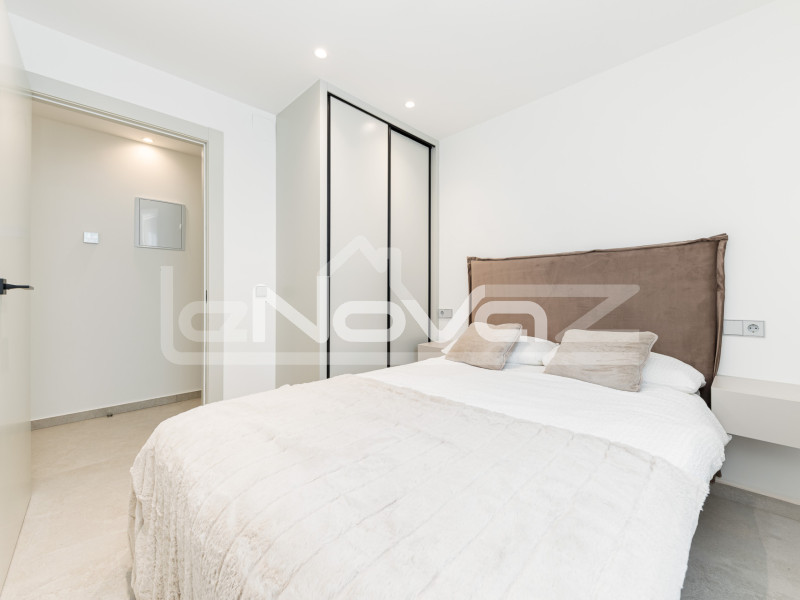 Penthouse on the first line of the beach in Torrevieja. #2023