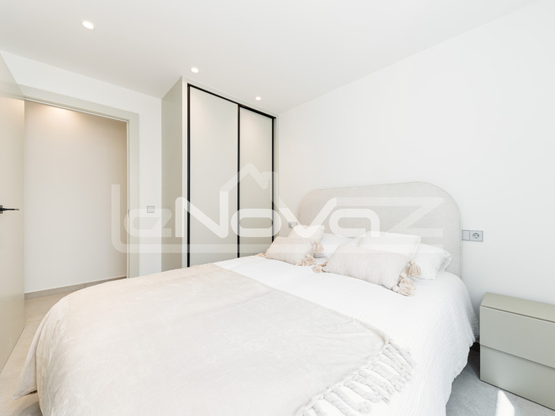 Penthouse on the first line of the beach in Torrevieja. #2023