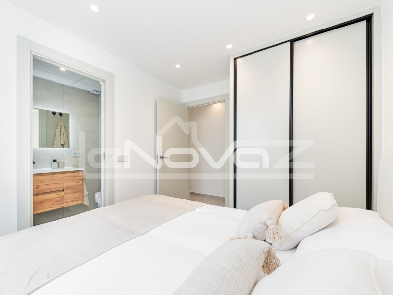 Penthouse on the first line of the beach in Torrevieja. #2023