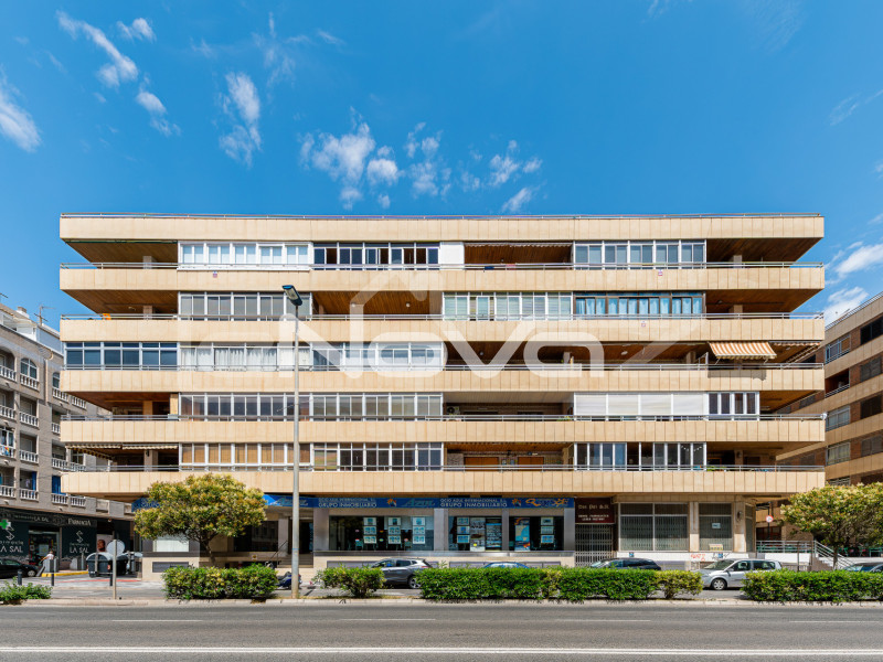 Penthouse on the first line of the beach in Torrevieja. #2023
