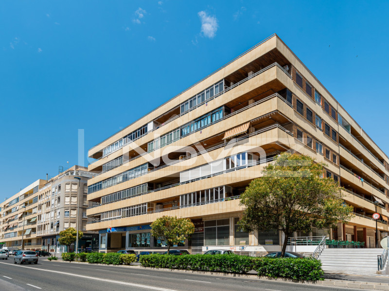 Penthouse on the first line of the beach in Torrevieja. #2023