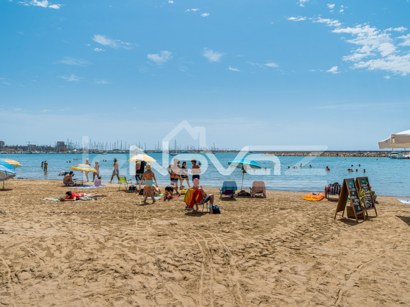 Penthouse on the first line of the beach in Torrevieja. #2023