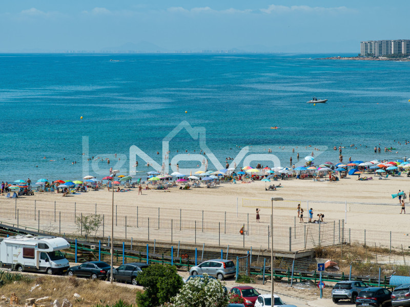 Penthouse on the first line of the beach in Torrevieja. #2023
