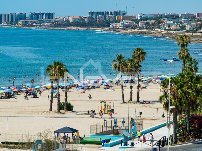 Penthouse on the first line of the beach in Torrevieja. #2023