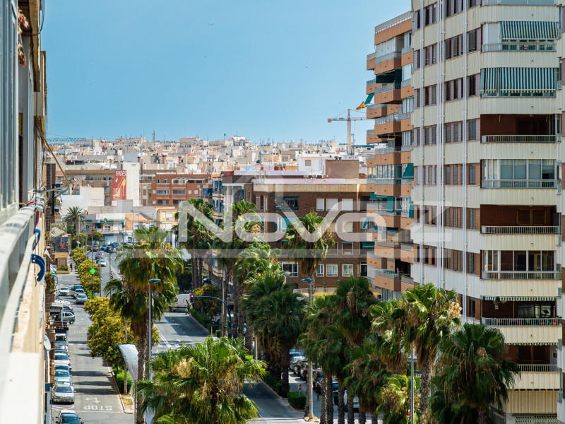 Penthouse on the first line of the beach in Torrevieja. #2023