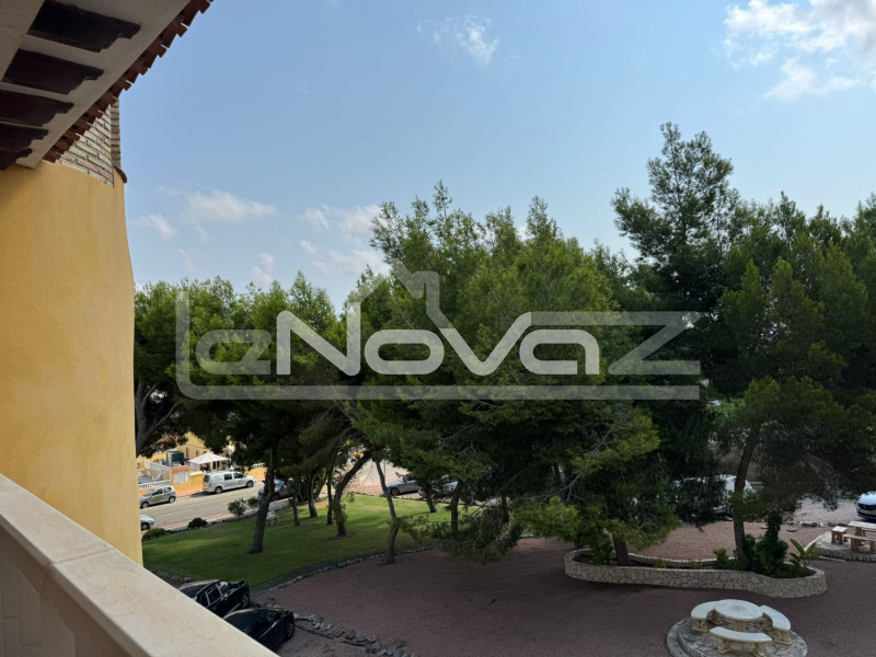 2-bedroom penthouse in Villamartín. #2025