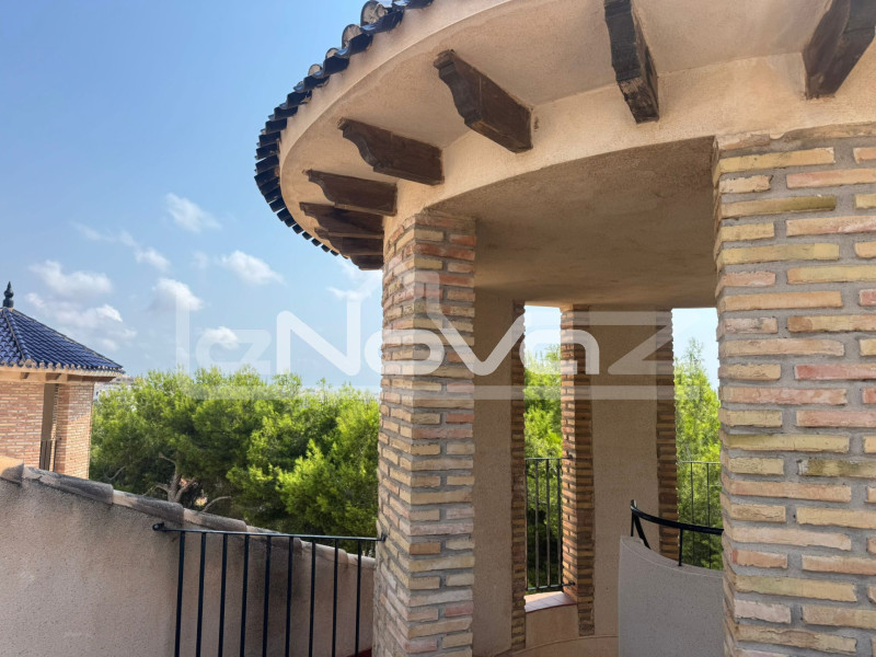 2-bedroom penthouse in Villamartín. #2025