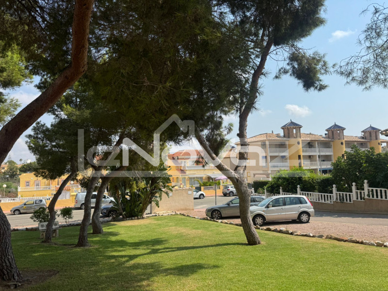 2-bedroom penthouse in Villamartín. #2025