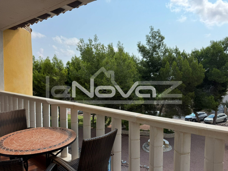 2-bedroom penthouse in Villamartín. #2025