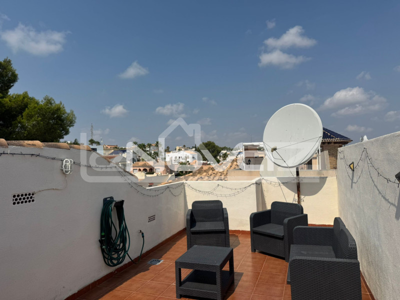 2-bedroom penthouse in Villamartín. #2025