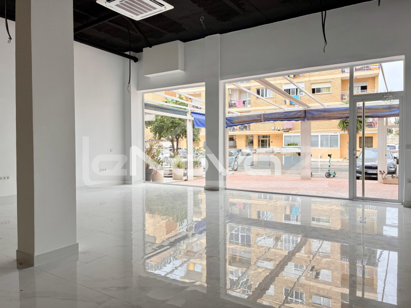 Commercial premises for business in the vibrant La Zenia area. #2030