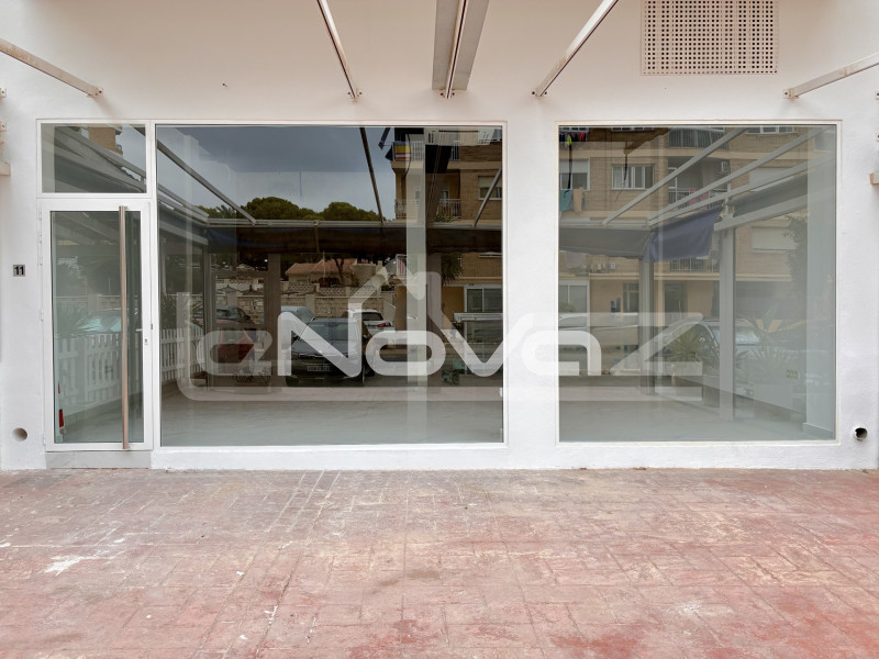 Commercial premises for business in the vibrant La Zenia area. #2030