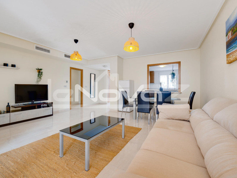 Felújított 3 hálószobás bungaló Los Dolsesben. #2034