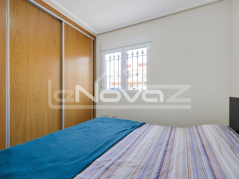 Felújított 3 hálószobás bungaló Los Dolsesben. #2034