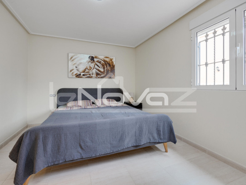 Felújított 3 hálószobás bungaló Los Dolsesben. #2034