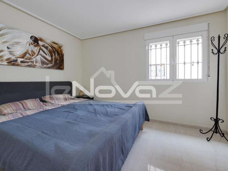 Felújított 3 hálószobás bungaló Los Dolsesben. #2034