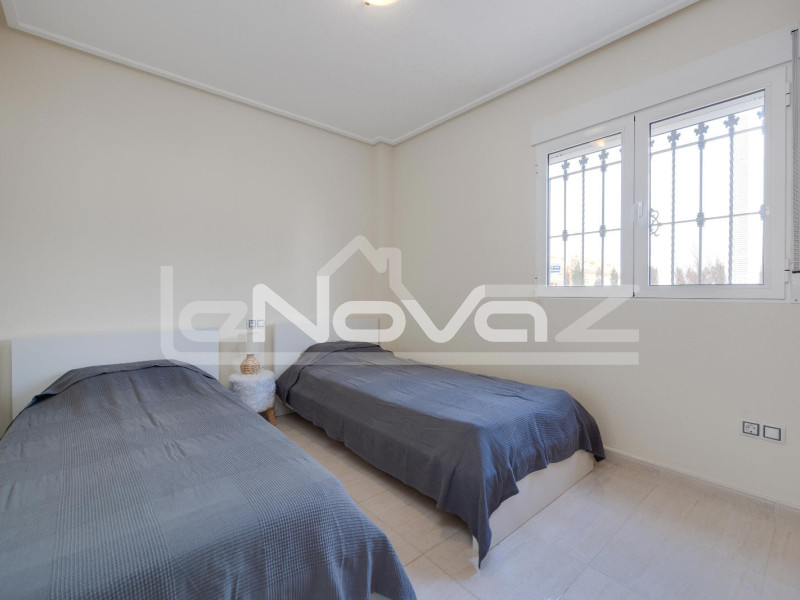 Felújított 3 hálószobás bungaló Los Dolsesben. #2034