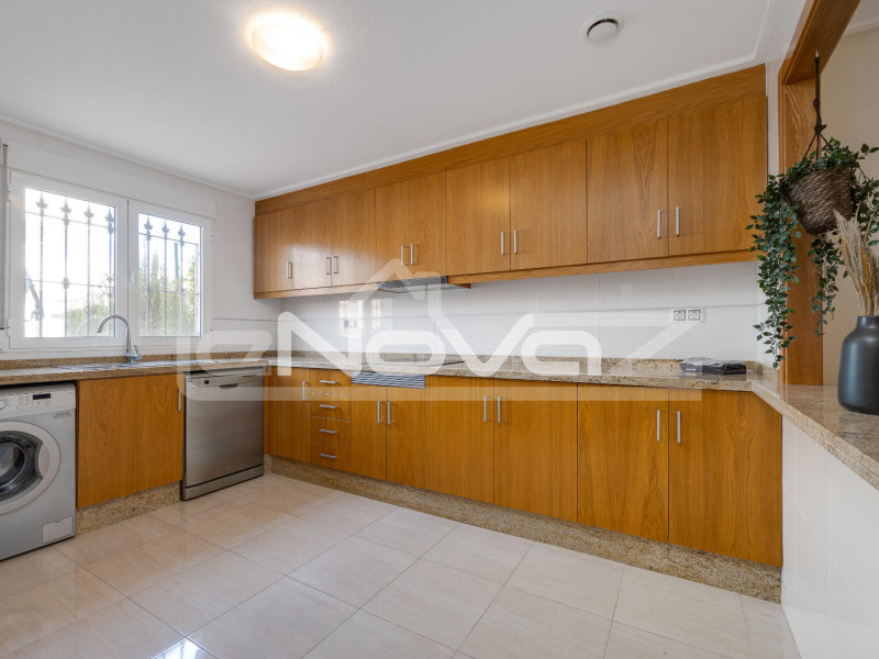 Felújított 3 hálószobás bungaló Los Dolsesben. #2034