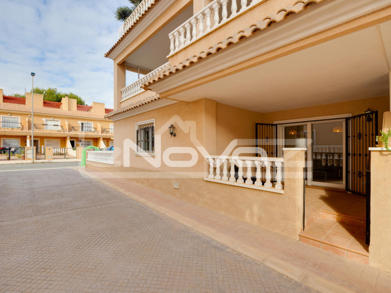 Felújított 3 hálószobás bungaló Los Dolsesben. #2034