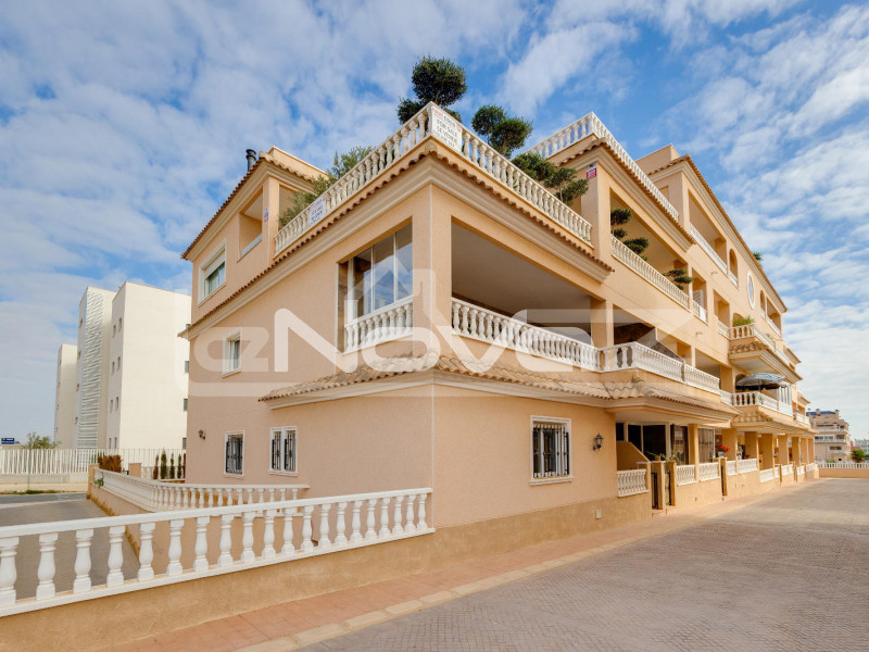 Felújított 3 hálószobás bungaló Los Dolsesben. #2034