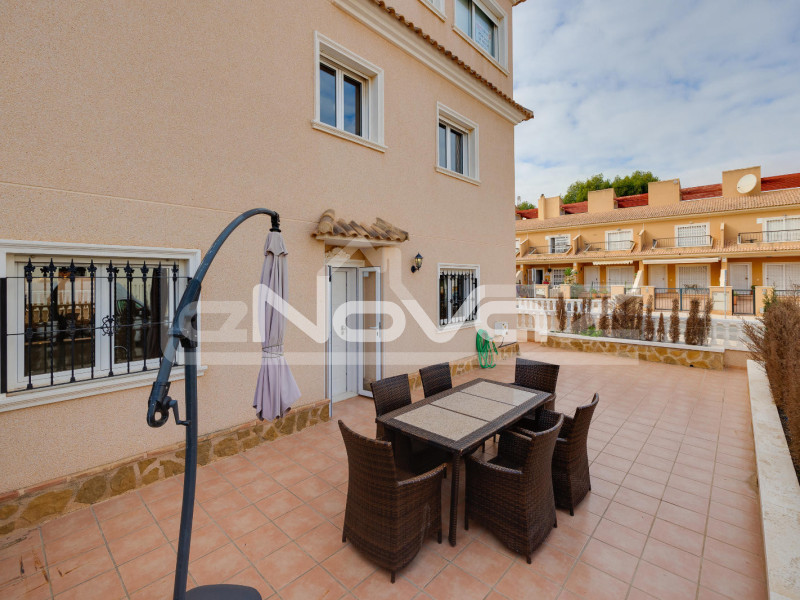 Felújított 3 hálószobás bungaló Los Dolsesben. #2034