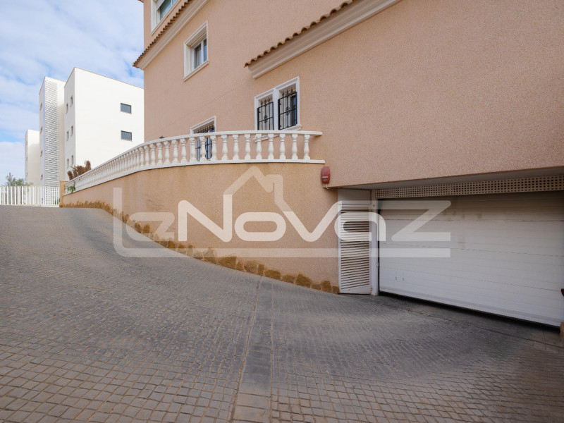 Felújított 3 hálószobás bungaló Los Dolsesben. #2034