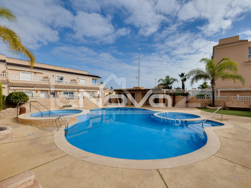 Felújított 3 hálószobás bungaló Los Dolsesben. #2034