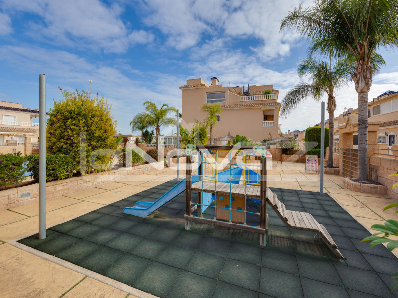 Felújított 3 hálószobás bungaló Los Dolsesben. #2034