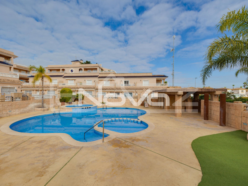 Felújított 3 hálószobás bungaló Los Dolsesben. #2034