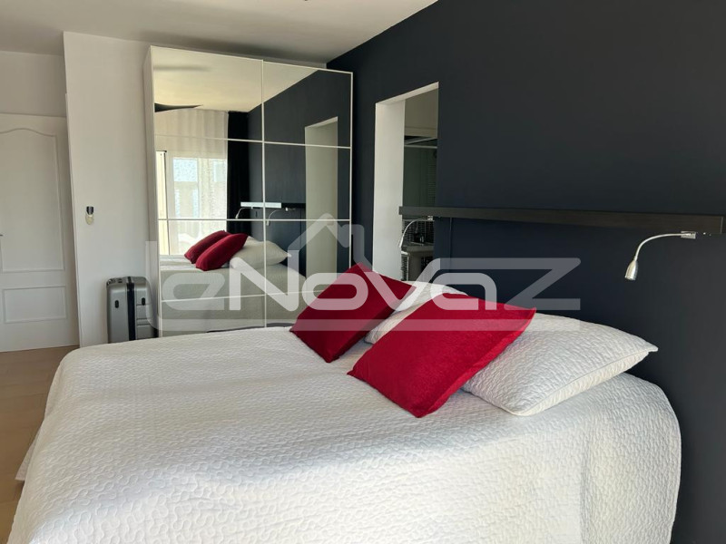 Incredible penthouse with 3 bedrooms, 3 bathrooms, huge solarium with breathtaking sea views 200m from the beach in La Zenia.. #2039
