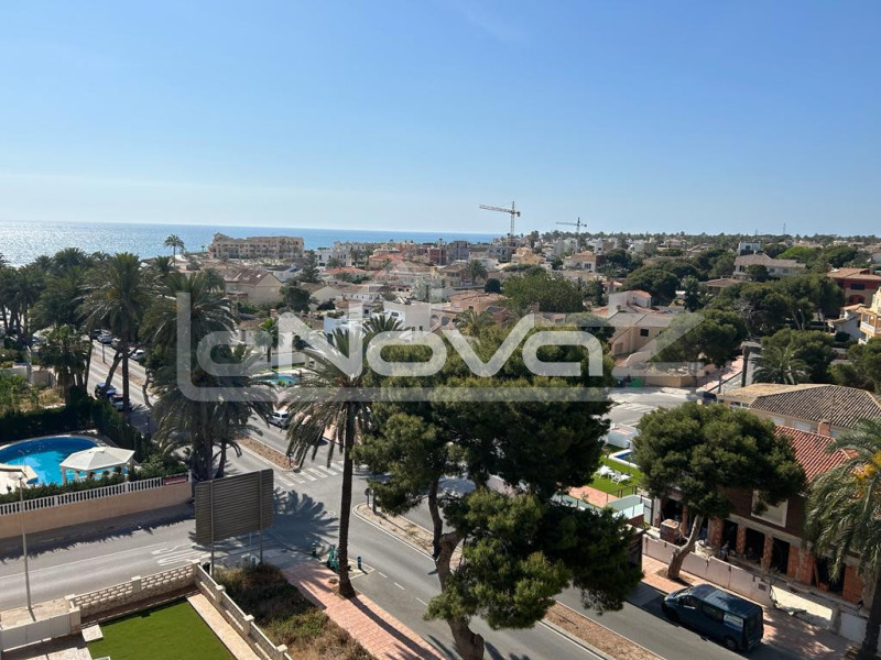 Incredible penthouse with 3 bedrooms, 3 bathrooms, huge solarium with breathtaking sea views 200m from the beach in La Zenia.. #2039