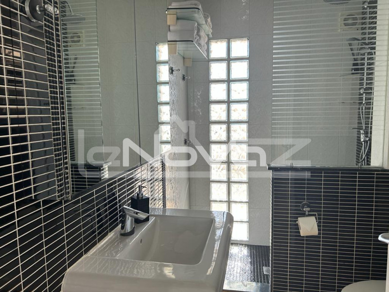 Incredible penthouse with 3 bedrooms, 3 bathrooms, huge solarium with breathtaking sea views 200m from the beach in La Zenia.. #2039