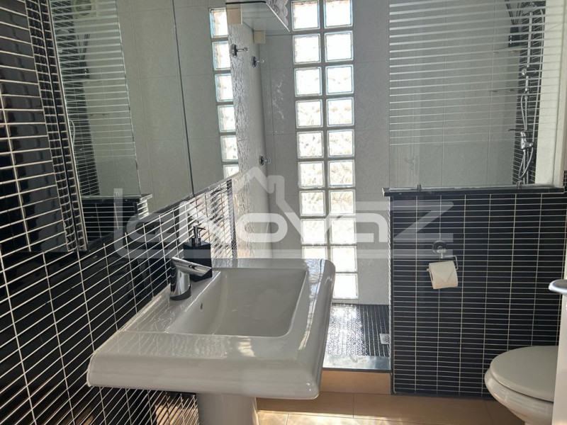 Incredible penthouse with 3 bedrooms, 3 bathrooms, huge solarium with breathtaking sea views 200m from the beach in La Zenia.. #2039