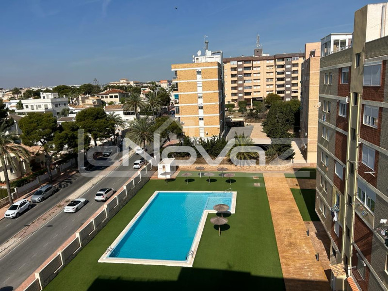 Incredible penthouse with 3 bedrooms, 3 bathrooms, huge solarium with breathtaking sea views 200m from the beach in La Zenia.. #2039