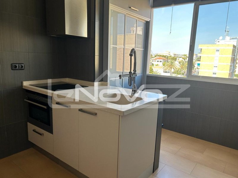 Incredible penthouse with 3 bedrooms, 3 bathrooms, huge solarium with breathtaking sea views 200m from the beach in La Zenia.. #2039