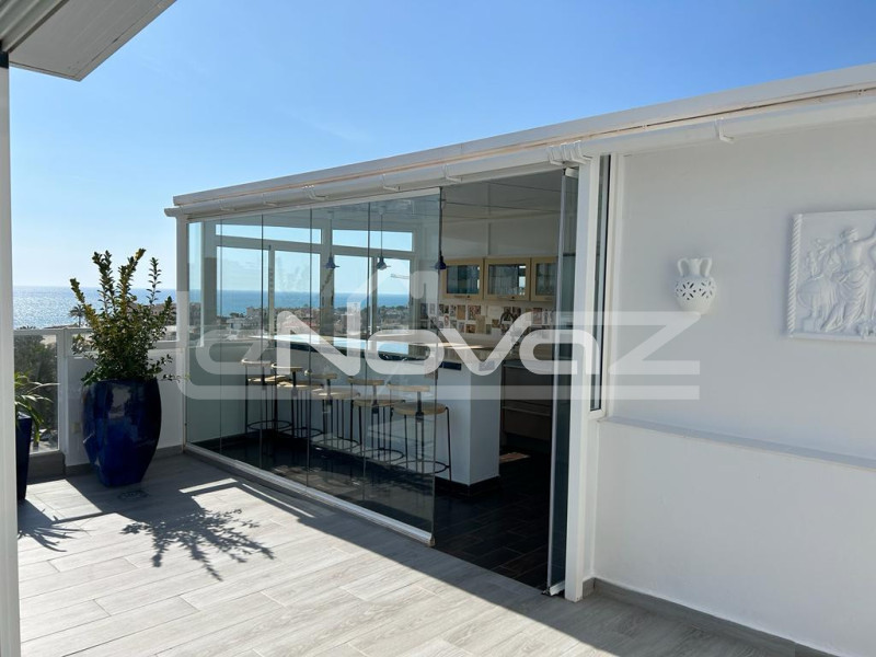 Incredible penthouse with 3 bedrooms, 3 bathrooms, huge solarium with breathtaking sea views 200m from the beach in La Zenia.. #2039