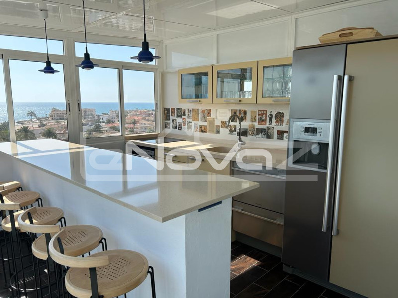 Incredible penthouse with 3 bedrooms, 3 bathrooms, huge solarium with breathtaking sea views 200m from the beach in La Zenia.. #2039